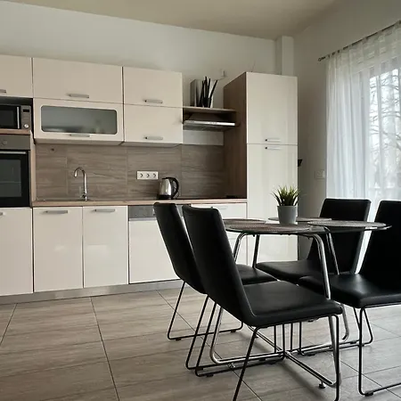 Nmg Apartman - Megyeri Ter Pécs Exterior photo